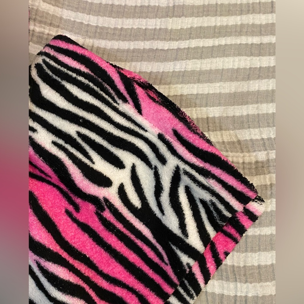 Set of 2 Women’s Plush Pajama Pants - Picture 7 of 14